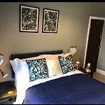1. Stylish Private Double Room Near Manchester City Centre