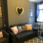 1. Stylish Private Double Room Near Manchester City Centre