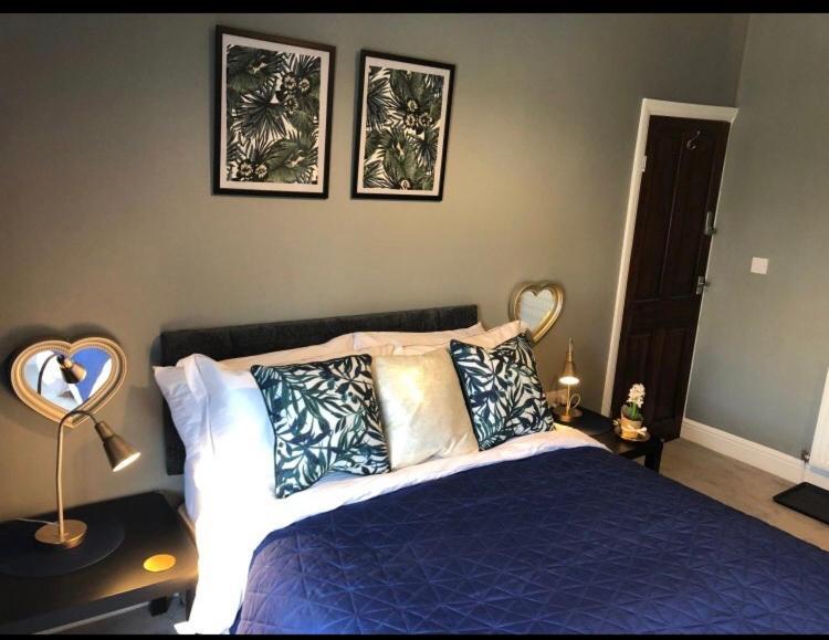 1. Stylish Private Double Near City Centre Guest house Manchester