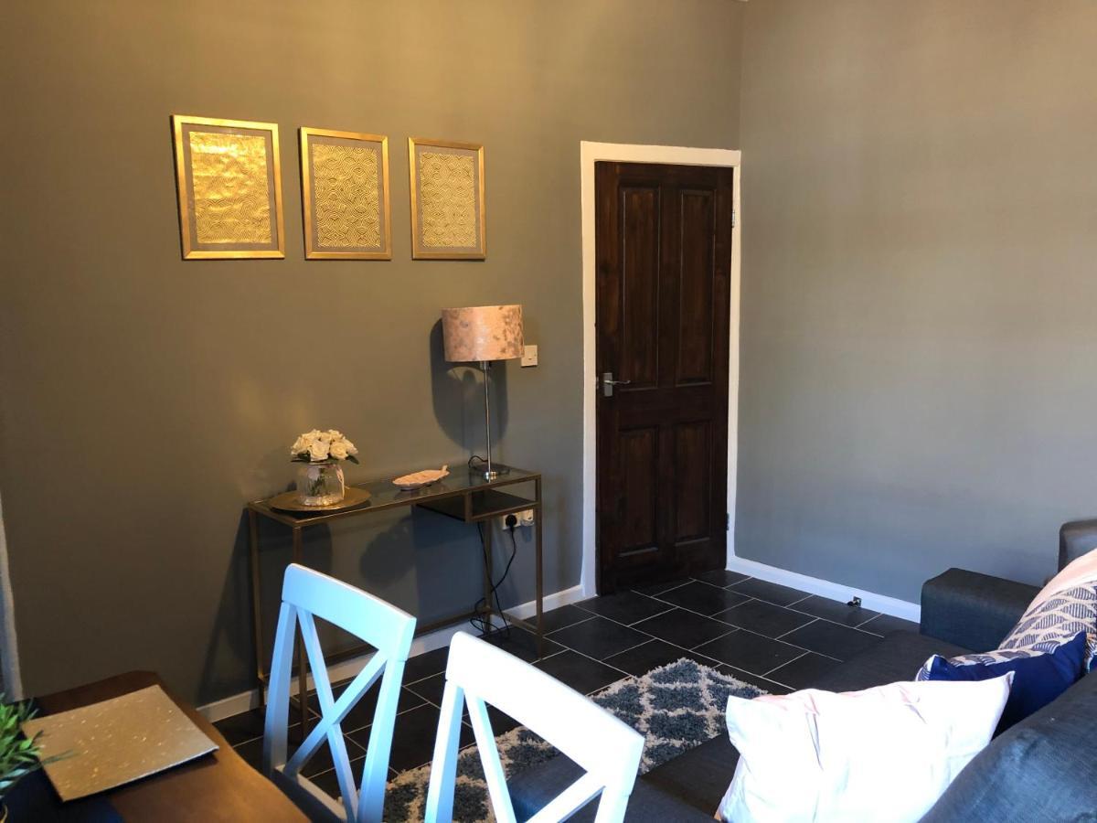 1. Stylish Private Double Near City Centre Guest house Manchester